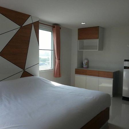 The Seasons Aparthotel Pathum Thani Ngoại thất bức ảnh